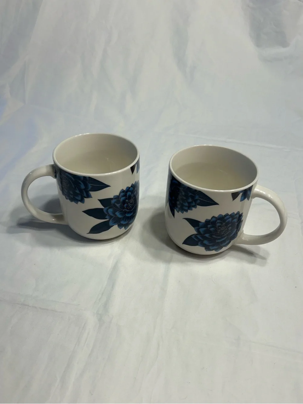 NWT 16 fl. oz. Flower mugs